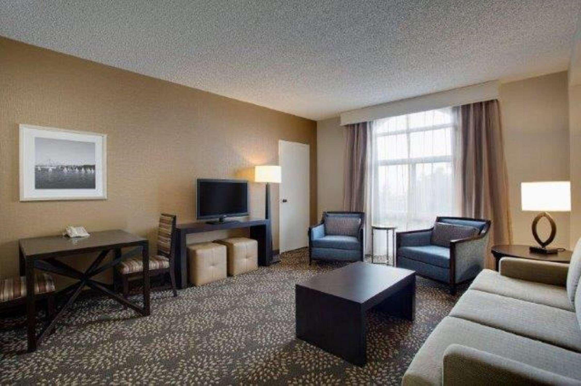 Hilton Oakland Airport Hotel Exterior foto
