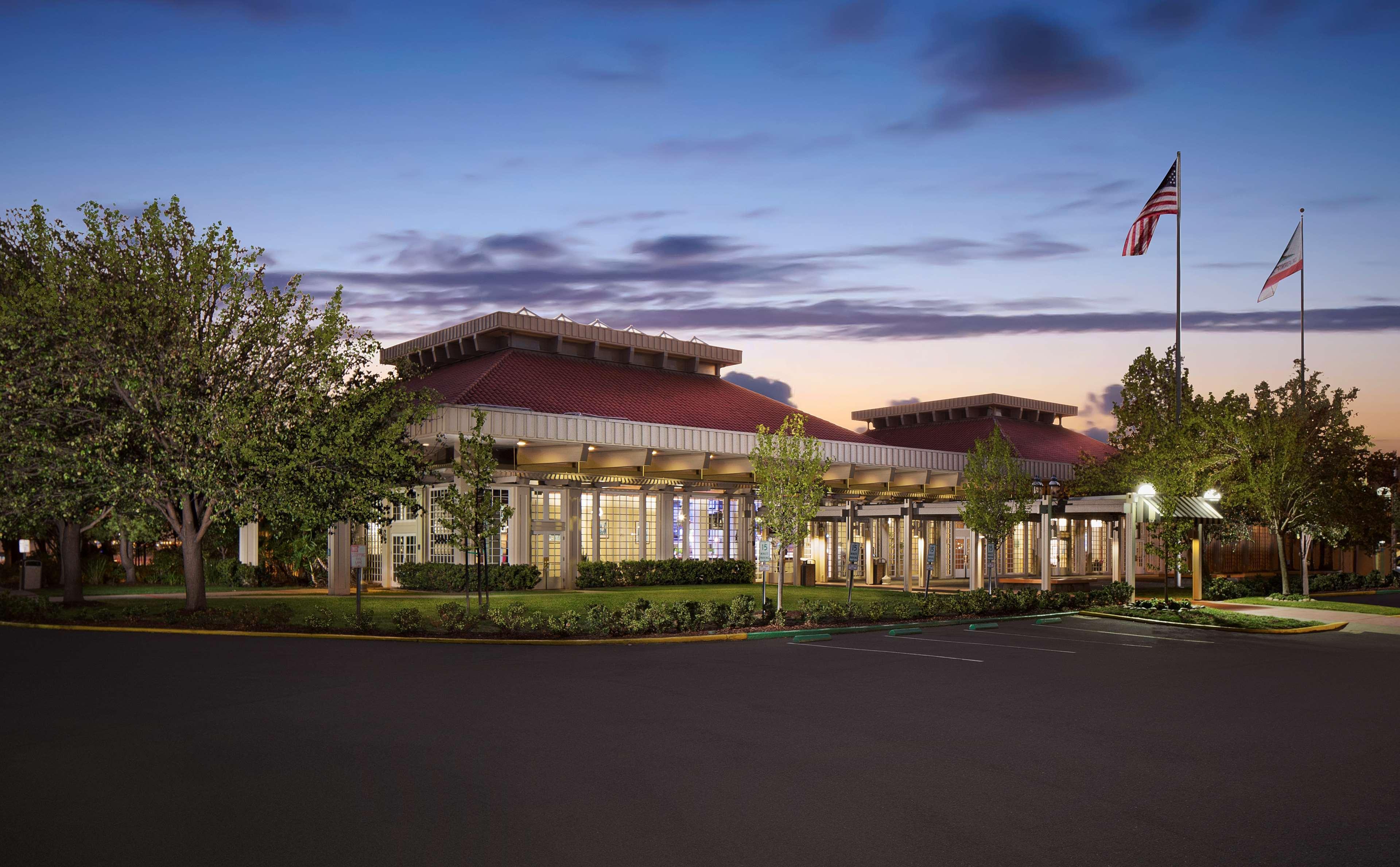 Hilton Oakland Airport Hotel Exterior foto