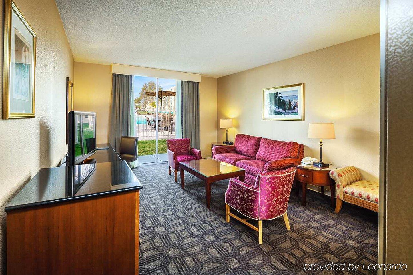 Hilton Oakland Airport Hotel Exterior foto
